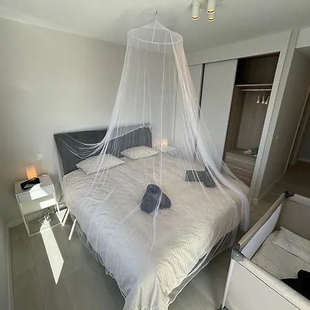 New Penthouse With Sunny View 아파트